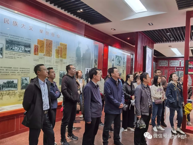天水市政府金融辦、甘肅金控天水擔(dān)保公司、天水卓雅服飾公司黨支部聯(lián)合舉行主題黨日活動